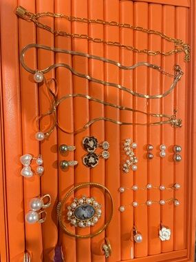 Gold Pearl and Cameo Jewelry Set - Women Jewelry (Gold, Pearl)